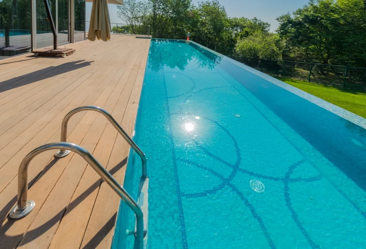 La Piscine Rochelaise Pisciniste La Rochelle Piscine Monobloc Solidite Resistance Et Durabilite