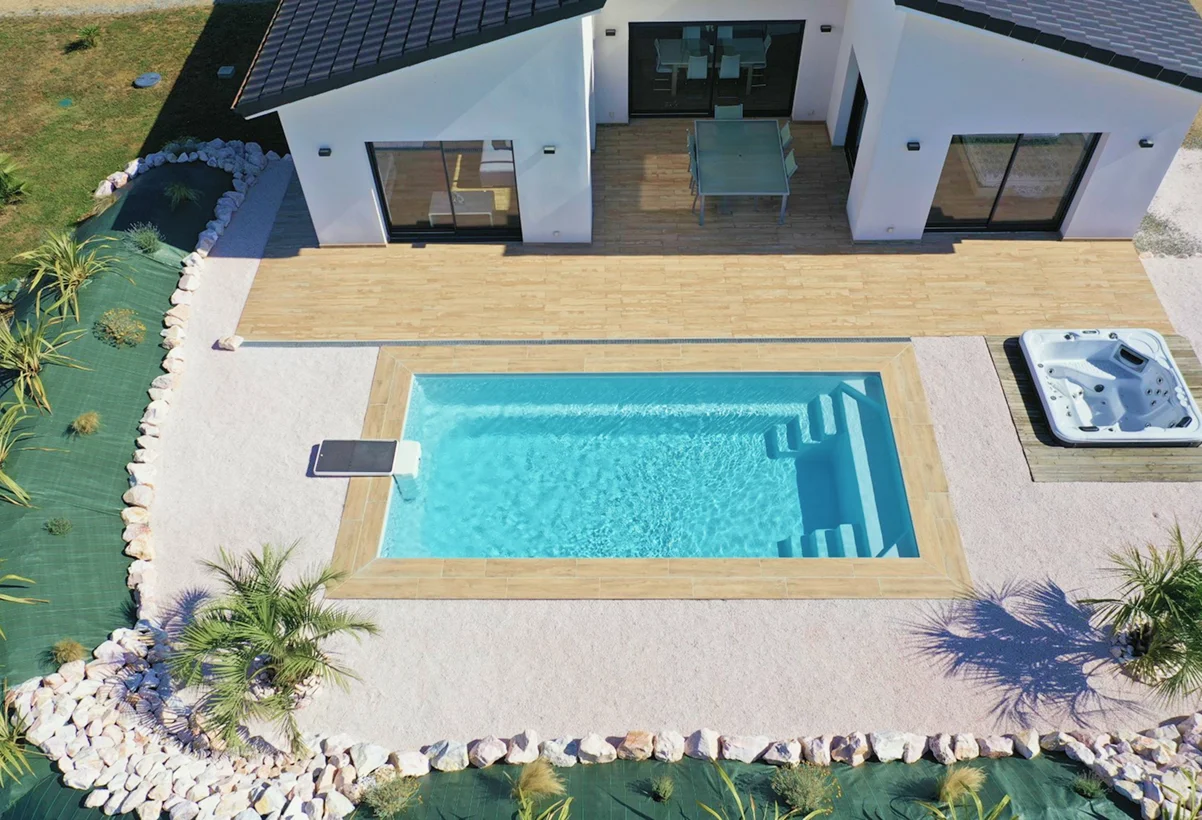 La Piscine Rochelaise Pisciniste La Rochelle Piscine Monobloc